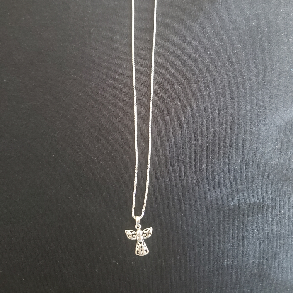 Sterling Silver necklace w/pendant
